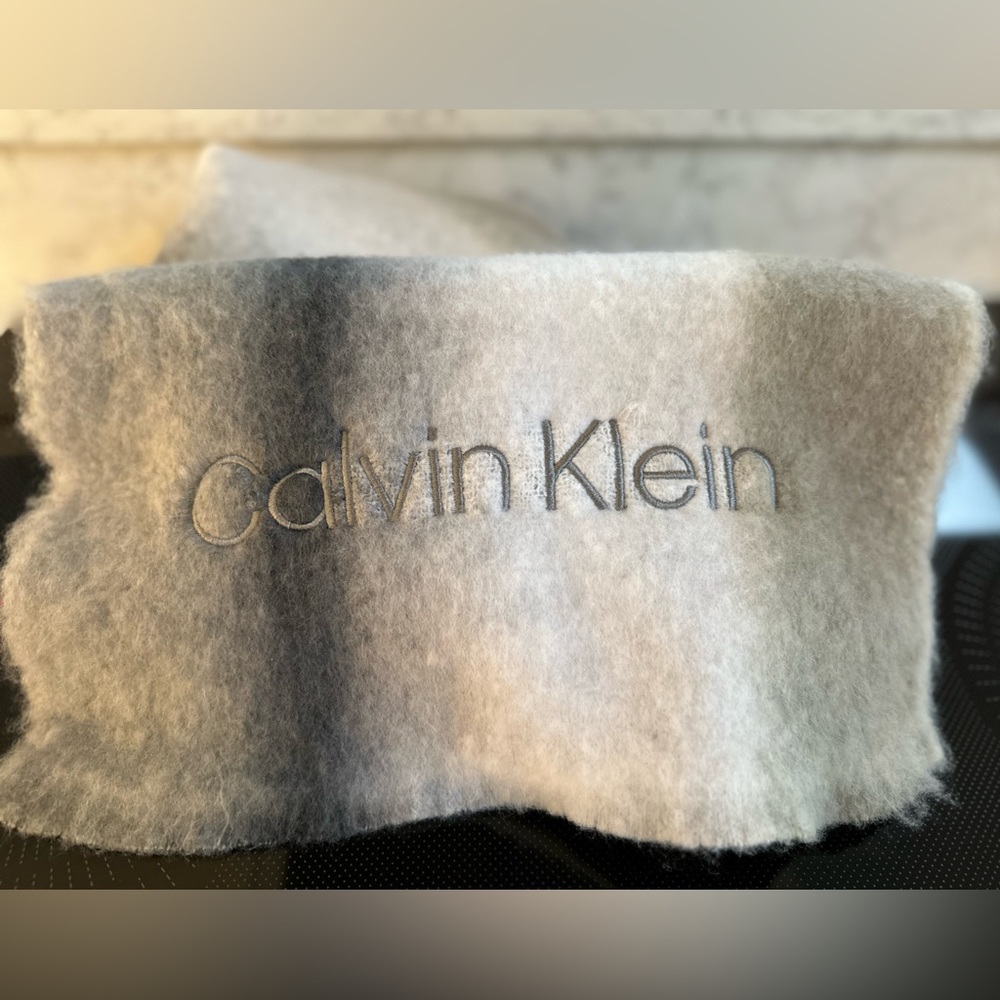 NWT CALVIN KLEIN SCARF